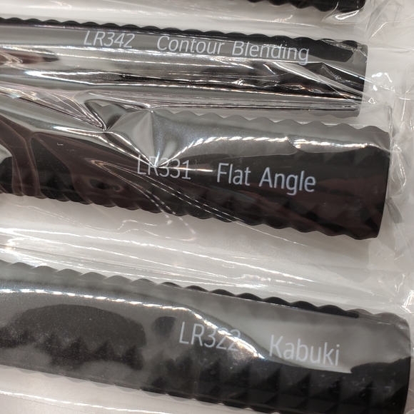 Laruce 4 PC Vegan Hypoallergenic Face Cosmetic Makeup Brush Set NEW - Picture 4 of 8